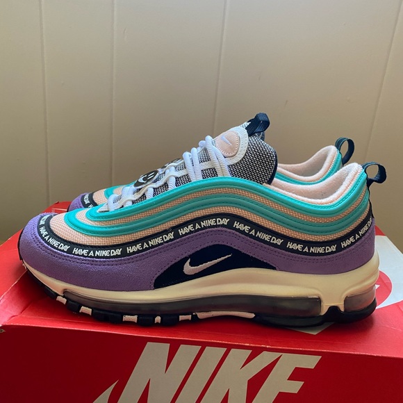 Athletic_Shoes
